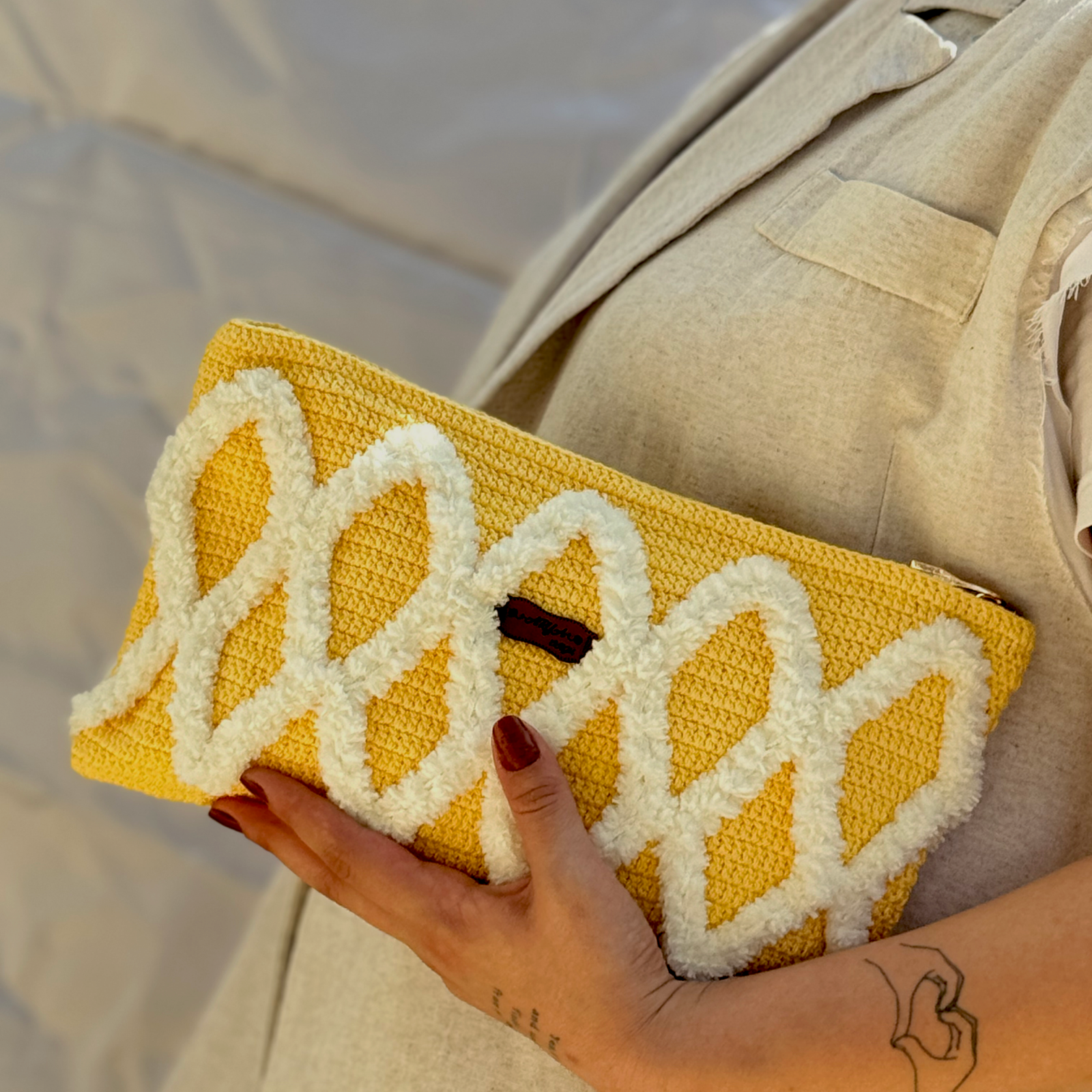 El Yapımı 3D Kabartmalı Dalga Desenli Örgü Portföy & Makyaj Çantası